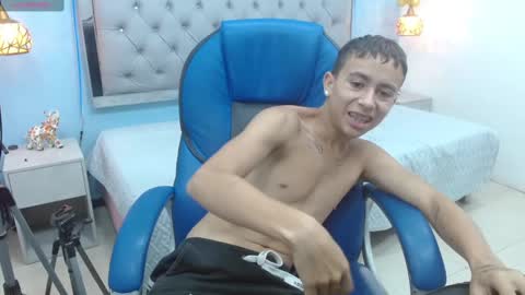 Snapshot of xavii_18_ chatting on January 22, 6:10 pm xavii_18_ online show from January 22, 6:10 pm