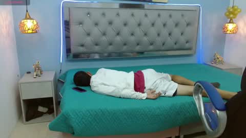 Snapshot of xavii_18_ chatting on February 5, 4:47 pm xavii_18_ online show from February 5, 4:47 pm