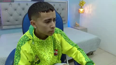 Snapshot of xavii_18_ chatting on February 8, 12:06 pm xavii_18_ online show from February 8, 12:06 pm