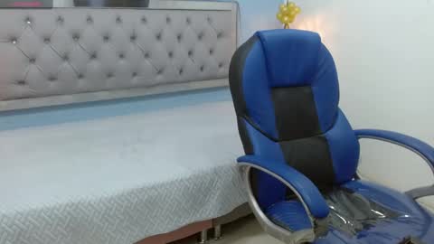 Snapshot of xavii_18_ chatting on February 9, 6:26 pm xavii_18_ online show from February 9, 6:26 pm