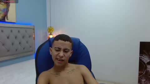 Snapshot of xavii_18_ chatting on March 1, 5:38 pm xavii_18_ online show from March 1, 5:38 pm
