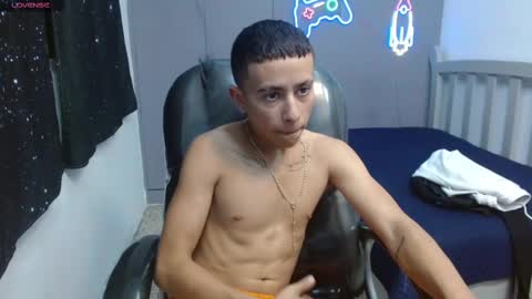 Snapshot of xavii_18_ chatting on March 6, 5:33 pm xavii_18_ online show from March 6, 5:33 pm