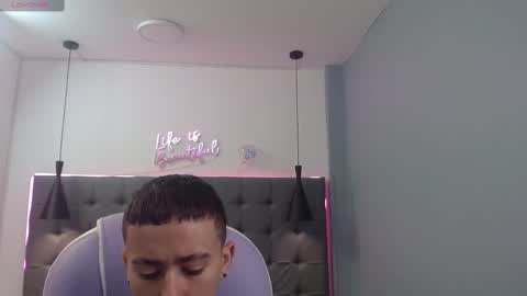 Snapshot of xavii_18_ chatting on March 11, 3:45 pm xavii_18_ online show from March 11, 3:45 pm