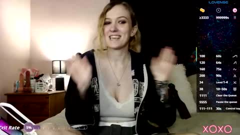 Snapshot of xelliee_rosex chatting on October 10, 8:19 pm EllieeRose online show from October 10, 8:19 pm