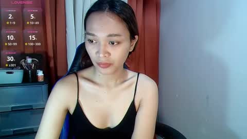 xhotlickerkiarax online show from December 7, 1:14 am