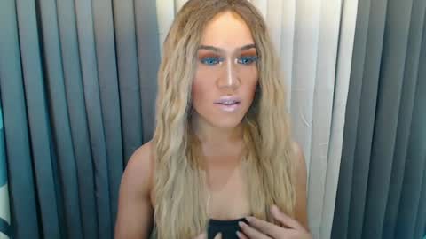 GWEN THOMPSON .......   online show from December 2, 6:54 pm