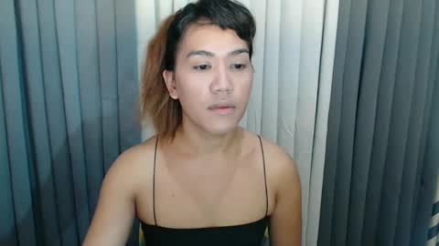 GWEN THOMPSON .......   online show from December 12, 11:58 pm