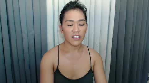 GWEN THOMPSON .......   online show from December 19, 5:18 am