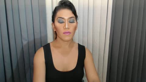 GWEN THOMPSON .......   online show from January 1, 8:13 am