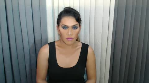 GWEN THOMPSON .......   online show from January 1, 11:16 am