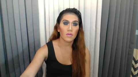 GWEN THOMPSON .......   online show from January 16, 5:55 pm