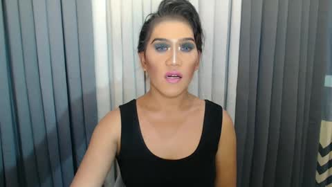 GWEN THOMPSON .......   online show from January 25, 2:14 pm