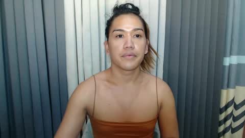 GWEN THOMPSON .......   online show from March 1, 6:46 am