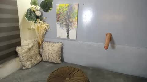 GWEN THOMPSON .......   online show from March 5, 4:35 pm