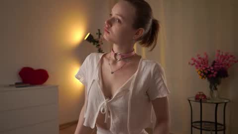 Snapshot of xiaobrunscheen chatting on November 13, 4:11 am Luna and Lina online show from November 13, 4:11 am