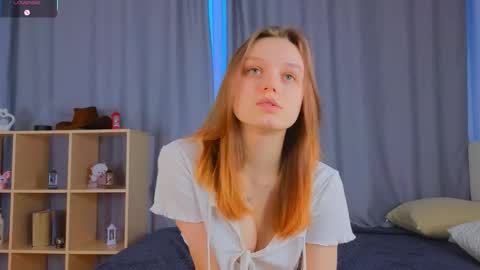 Snapshot of xiaobrunscheen chatting on February 3, 4:10 am Luna and Lina online show from February 3, 4:10 am