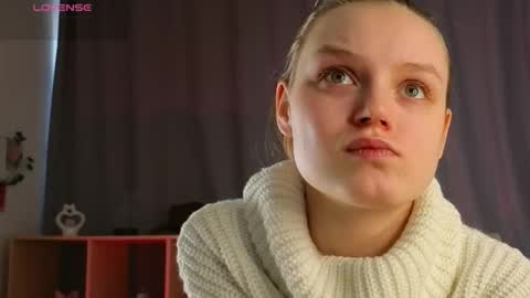 Snapshot of xiaobrunscheen chatting on February 5, 4:06 am Luna and Lina online show from February 5, 4:06 am