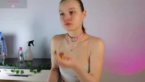 Snapshot of xiaobrunscheen chatting on February 6, 4:06 am Luna and Lina online show from February 6, 4:06 am