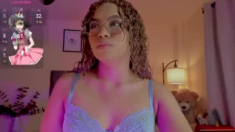 Snapshot of ximena_sotto1 chatting on October 31, 9:27 pm camila online show from October 31, 9:27 pm