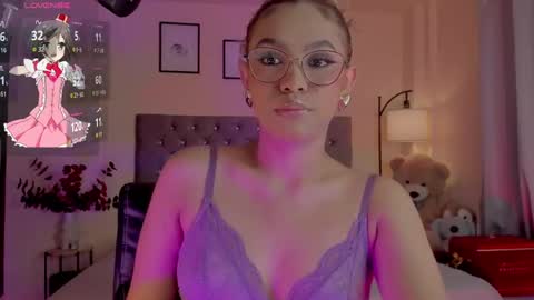 Snapshot of ximena_sotto1 chatting on November 6, 8:21 pm camila online show from November 6, 8:21 pm