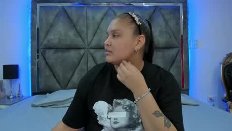 Snapshot of ximenarusso chatting on December 7, 3:04 am online show from December 7, 3:04 am