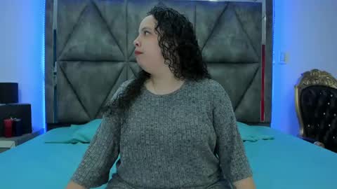 Snapshot of ximenarusso chatting on December 11, 3:02 am online show from December 11, 3:02 am