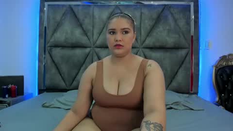 Snapshot of ximenarusso chatting on December 30, 3:14 am online show from December 30, 3:14 am