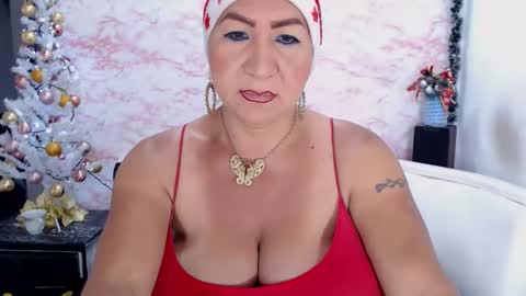 Snapshot of xiomystone chatting on December 2, 12:51 pm XIOMY give LIKE on my page online show from December 2, 12:51 pm