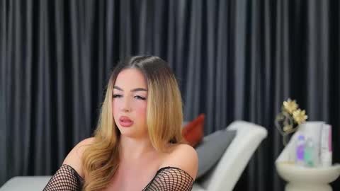 Snapshot of xjuliaax chatting on December 1, 5:51 pm Julia online show from December 1, 5:51 pm