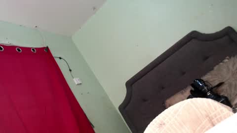 Snapshot of xkaytlyn_whitexx chatting on March 5, 9:16 am Seductive Kaylyn online show from March 5, 9:16 am