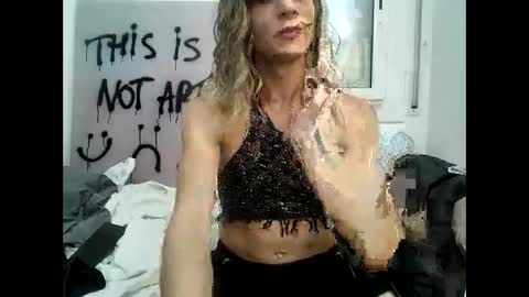 Snapshot of xlecram chatting on December 7, 7:32 pm Wendy online show from December 7, 7:32 pm