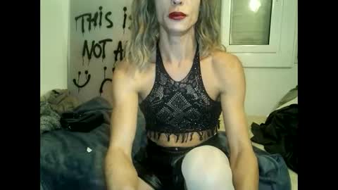 Snapshot of xlecram chatting on December 12, 8:36 am Wendy online show from December 12, 8:36 am