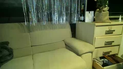 Snapshot of xlecram chatting on December 31, 12:57 pm Wendy online show from December 31, 12:57 pm