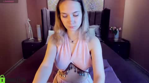 Snapshot of xlindamilfxx chatting on February 10, 1:55 pm Linda online show from February 10, 1:55 pm