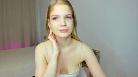 Chloe online show from April 21, 9:59 am