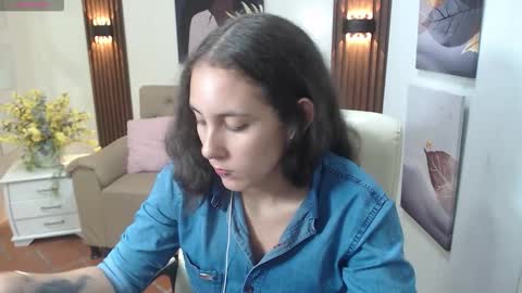 lunna online show from October 22, 8:30 pm