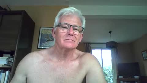 Snapshot of xmaeg3 chatting on October 8, 9:40 am xmaeg3 online show from October 8, 9:40 am