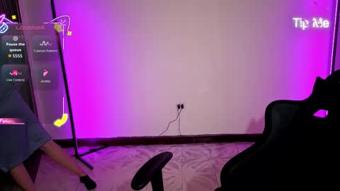 Snapshot of xmialozanoxx chatting on October 5, 9:18 am MiaLozano online show from October 5, 9:18 am