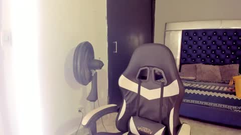 Snapshot of xmistresspervet chatting on September 13, 5:51 am xmistresspervet online show from September 13, 5:51 am