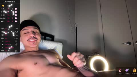 Snapshot of xmomentumx chatting on December 4, 4:33 am xmomentumx online show from December 4, 4:33 am