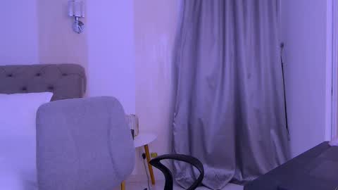 Snapshot of xnaominashx chatting on February 7, 9:05 am Naomi Nash online show from February 7, 9:05 am