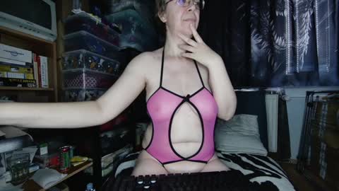 Snapshot of xnicetitsx chatting on December 25, 10:06 am xnicetitsx online show from December 25, 10:06 am