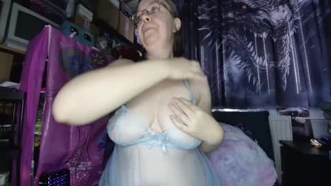 Snapshot of xnicetitsx chatting on October 24, 7:05 am xnicetitsx online show from October 24, 7:05 am