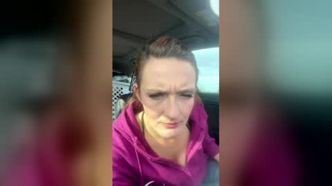 Snapshot of xoxomommy98 chatting on December 17, 8:15 pm xoxomommy98 online show from December 17, 8:15 pm