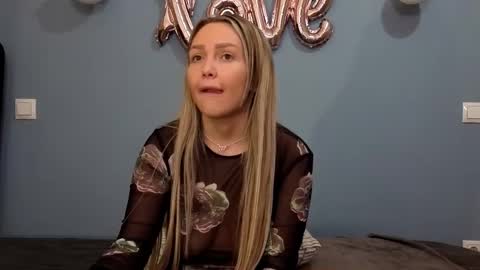 Snapshot of xsexycouples chatting on February 28, 3:48 am AnnaMaee online show from February 28, 3:48 am