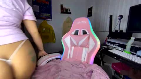 xStarGazingx online show from April 15, 6:42 am