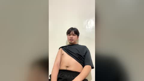 Snapshot of xunekah chatting on December 3, 3:43 pm Kyle online show from December 3, 3:43 pm