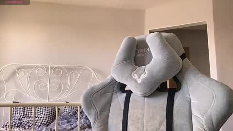 Lily online show from April 8, 11:21 am