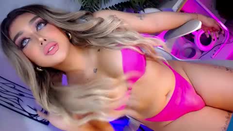 Snapshot of xxcumcatcherxx chatting on October 17, 2:26 am Jane online show from October 17, 2:26 am