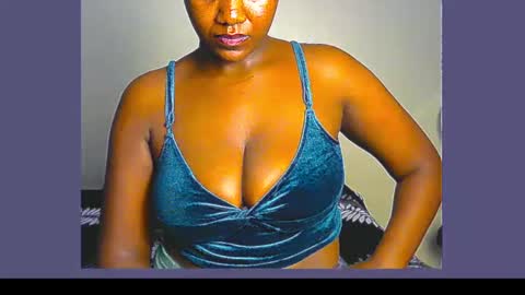 Snapshot of xxfleurlove chatting on December 13, 1:04 am xxfleurlove online show from December 13, 1:04 am